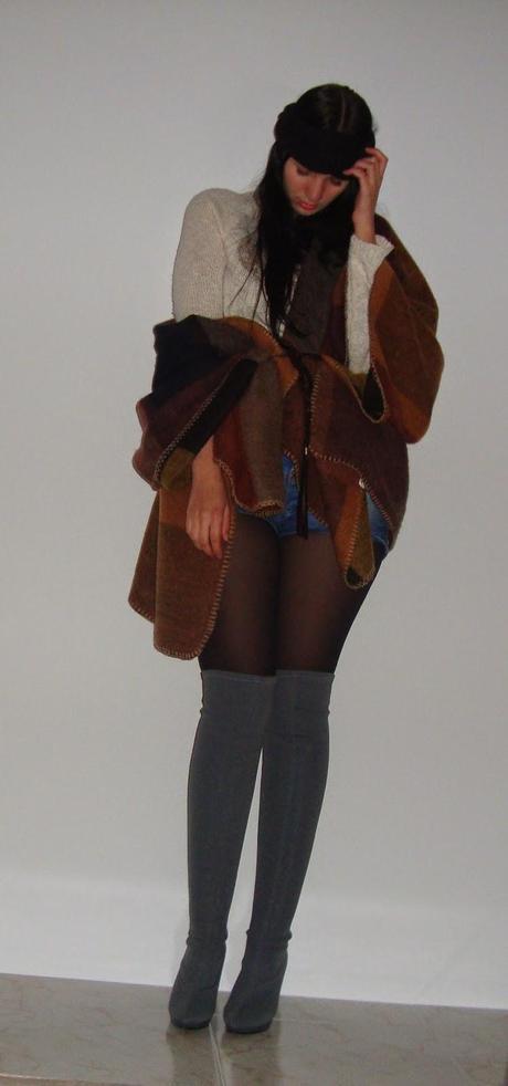 OUTFIT WITH A CAPE OUTFIT WITH A CAPE