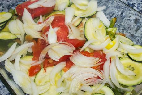 Caballa al horno con verduras y albariño