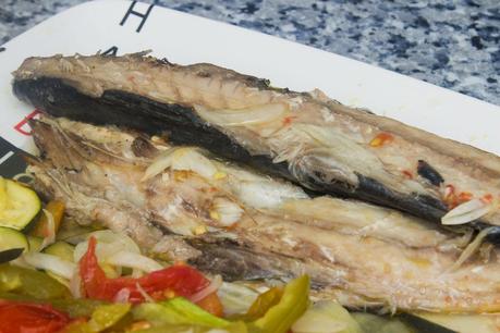 Caballa al horno con verduras y albariño