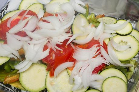 Caballa al horno con verduras y albariño