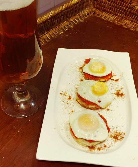 Pintxo de sobrasada y huevos de codorniz