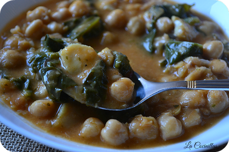 Potaje de cuaresma con bacalao y espinacas