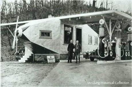 Viernes gasolinero. El audaz viaje de Frau Benz.