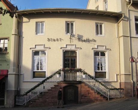 Viernes gasolinero. El audaz viaje de Frau Benz.