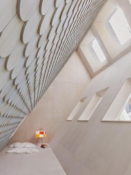 Ángulos y espejos en esta casa junto al lago en Ontario, Canadá