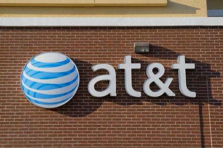 AT&T compra a Nextel por 1.875 millones de dólares.