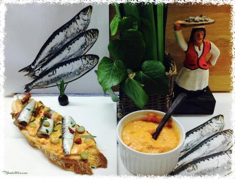 Tosta de sardinillas  con crema de gazpacho