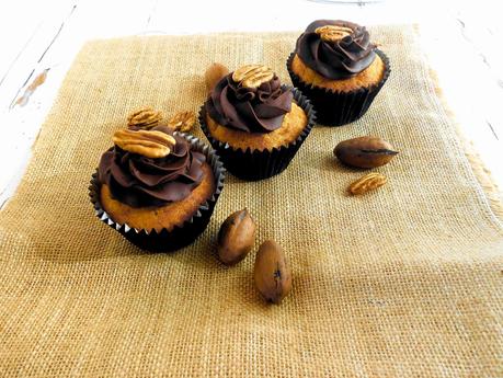 Cupcakes de dulce de leche y nueces de pecan