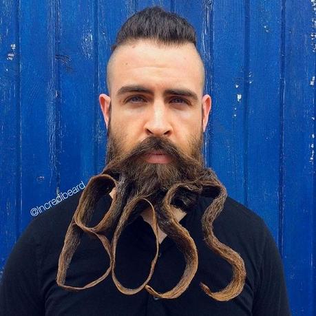 Este hombre hace de su barba un majestuoso y maravilloso arte