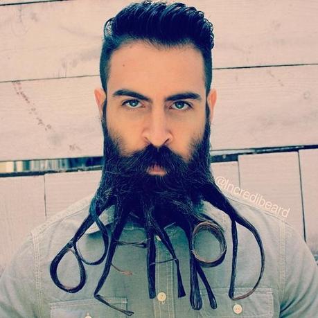 Este hombre hace de su barba un majestuoso y maravilloso arte