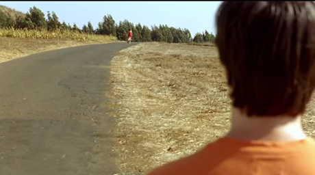 Vuelco. Separan más las palabras no pronunciadas que las no escuchadas. Cortometraje