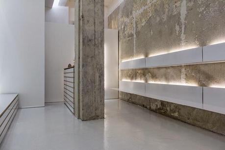 Estructura original y minimalismo, protagonistas del diseño interior de este local