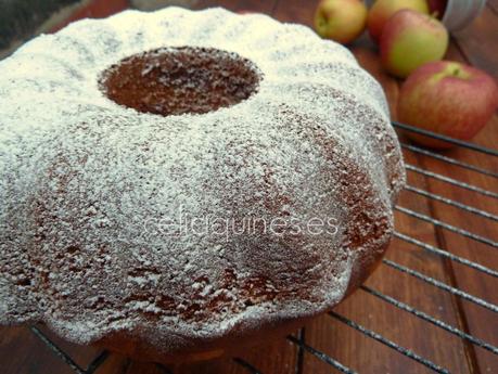 Bizcocho sin gluten con manzana, queso y cacao