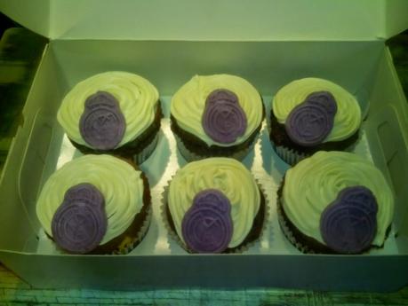 Camiseta y cupcakes del Madrid y carrotcake de chocolate...los pedidos del finde