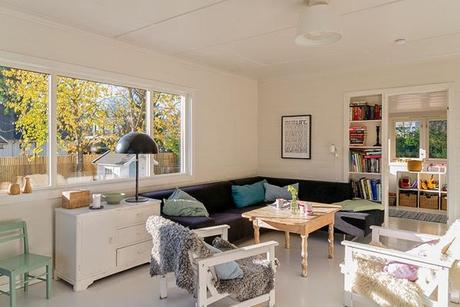 Un salón-comedor nórdico con toques de azul, verde y naranja!