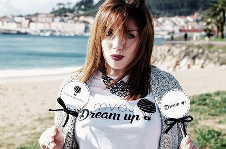 Falda de vuelo, camiseta con mensaje y cárdigan