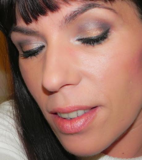 Look metálico para un blanco y negro (look, manicura y outfit)