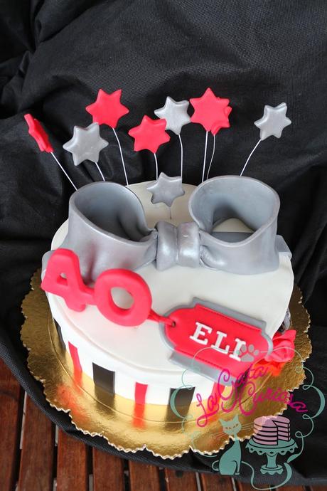 TARTA FONDANT CON FORMA DE REGALO PARA ELI