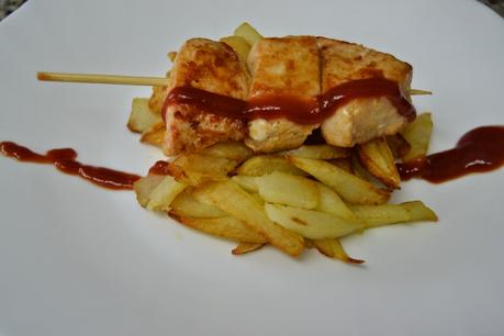 Patatas Fritas y Brocheta de Pavo