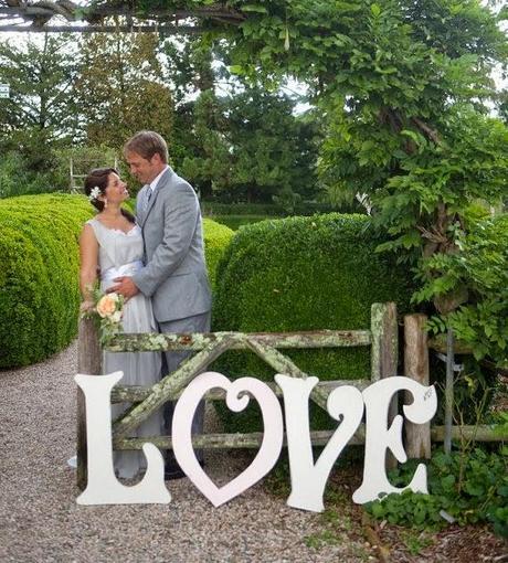 Personaliza tu boda con letras https://www.pinterest.com/pin/114982596706353126/