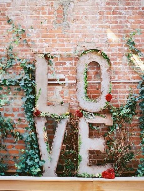Personaliza tu boda con letras http://www.stylemepretty.com/gallery/picture/1273159/
