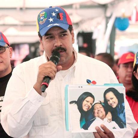 Escuchelos mentir sobre muerte de Chávez