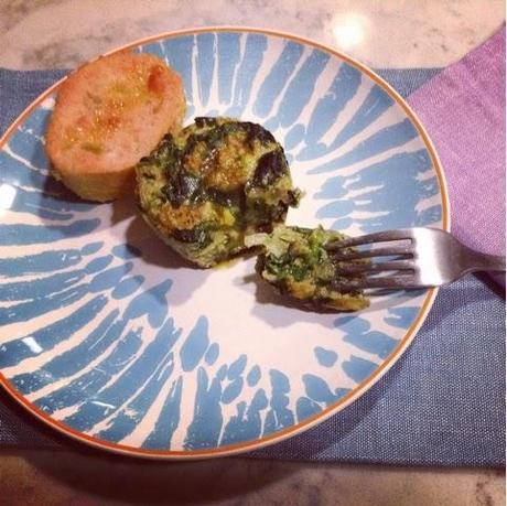 Mini tortillas al horno de espinacas y berenjena asada con cebolla