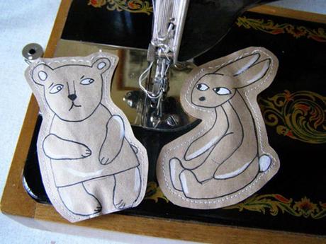 Envoltorios de regalo de papel dibujado con animales y mensajes