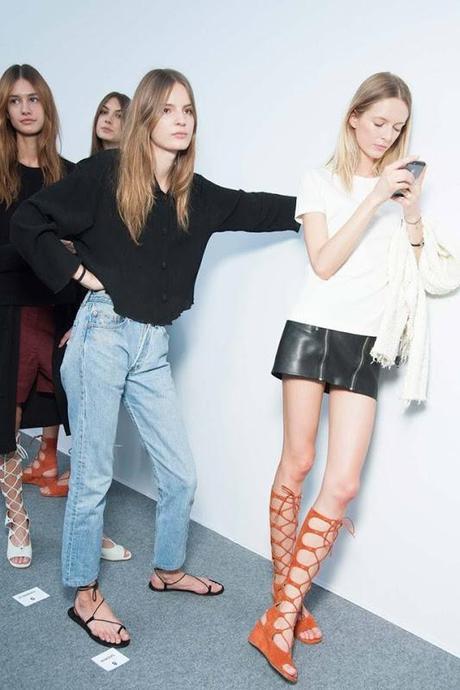 chloe_backstage_56896275_683x chloe_backstage_56896275_683x