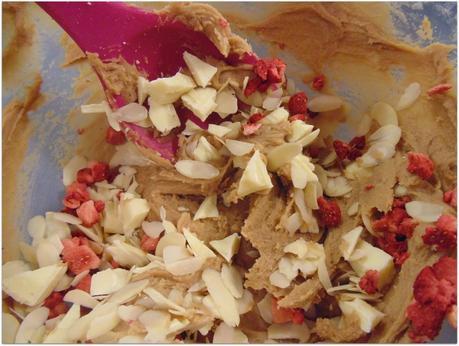 Cookies con fresas y chocolate blanco