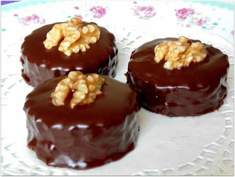 Bocaditos Sacher-nuez