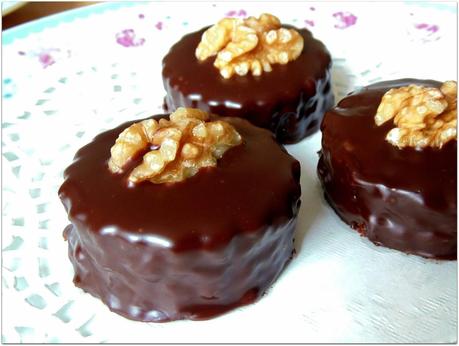 Bocaditos Sacher-nuez