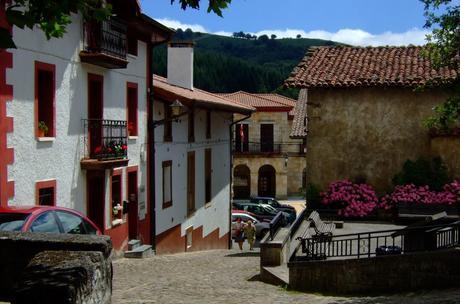 Un bonito rincón en Ubidea, con la Incurriña al fondo