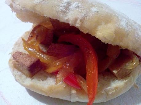 Pan de Pita con Pimientos Caramelizados y Tofu. Premio Liebster Award