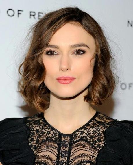 keira knightley, corte rizado asimétrico