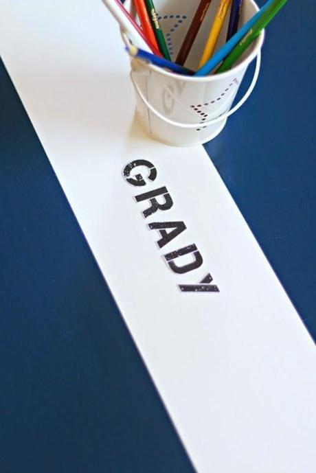 DIY cambiar una mesa infantil de chica a chico DIY cambiar una mesa infantil de chica a chico