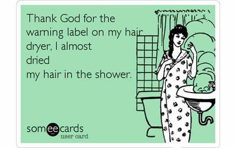 Secarse el pelo en la ducha Tarjeta de someecards bromeando sobre el tema de los secadores