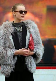 ¿Cómo llevar los abrigos de pelo sintético?