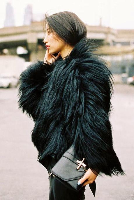 ¿Cómo llevar los abrigos de pelo sintético?