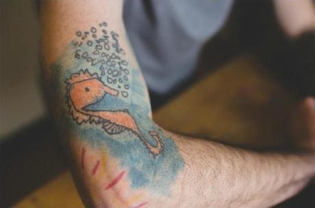Padre se tatúa los dibujos de su hijo desde que tenía 4 años