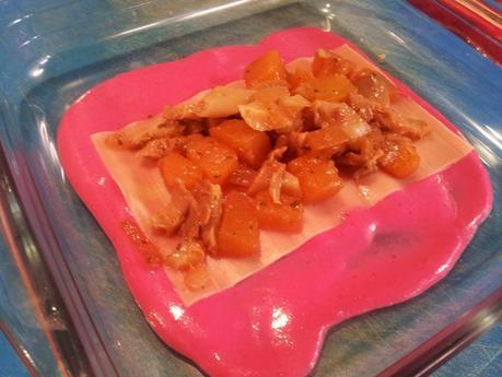 LASAÑA DE CALABAZA Y SETAS CON BECHAMEL DE REMOLACHA LASAÑA DE CALABAZA Y SETAS CON BECHAMEL DE REMOLACHA