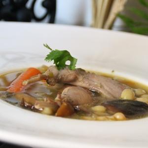 Pochas con Perdiz y setas