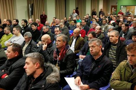 El fútbol asturiano a la huelga, hay preocupación. El fútbol gallego en busca de alcaldes, hay elecciones