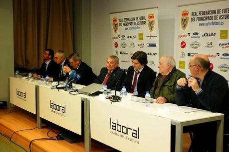 El fútbol asturiano a la huelga, hay preocupación. El fútbol gallego en busca de alcaldes, hay elecciones
