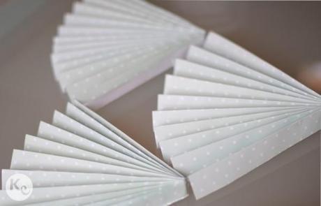 DIY #178. Un fondo con abanicos de papel/ Fan backdrop a-kiss-of-colour-diy-fan-backdrop-03