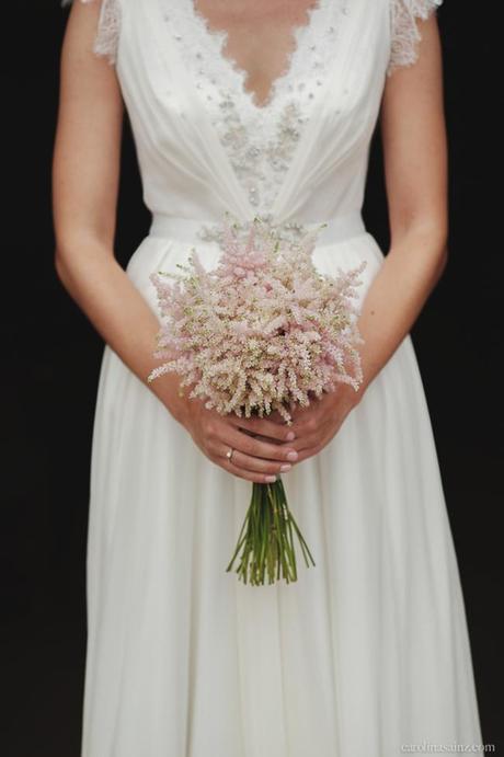 Una boda romántica en Barcelona www.bodasdecuento.com ramo de novia