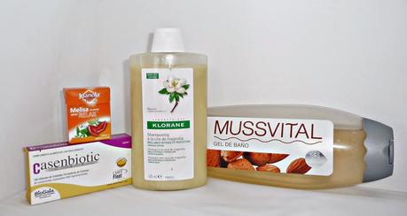 Champú a la cera de magnolia de Klorane, gel de baño con aceite de almendras de Mussvital, Casenbiotic y Juanola