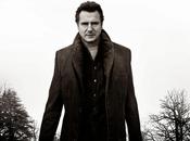 "CAMINANDO ENTRE TUMBAS": Crítica cine pocas palabras