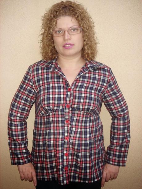 UNA CAMISA DE CUADROS