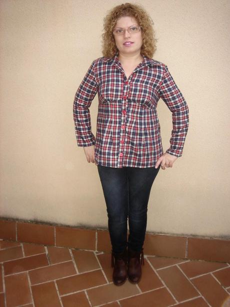 UNA CAMISA DE CUADROS